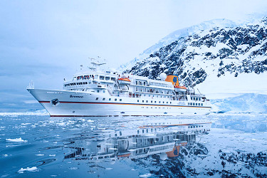 Hapag-Lloyd Bremen Cruise: Expert Review (2023)